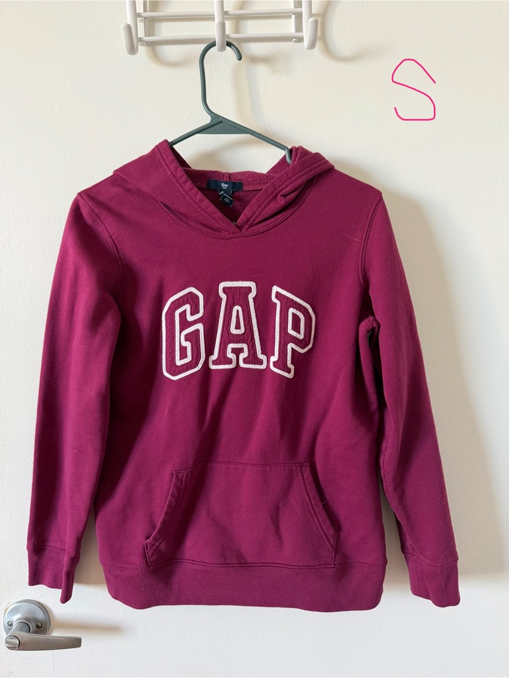 GAP  Hooded Sweatshirt in Berry